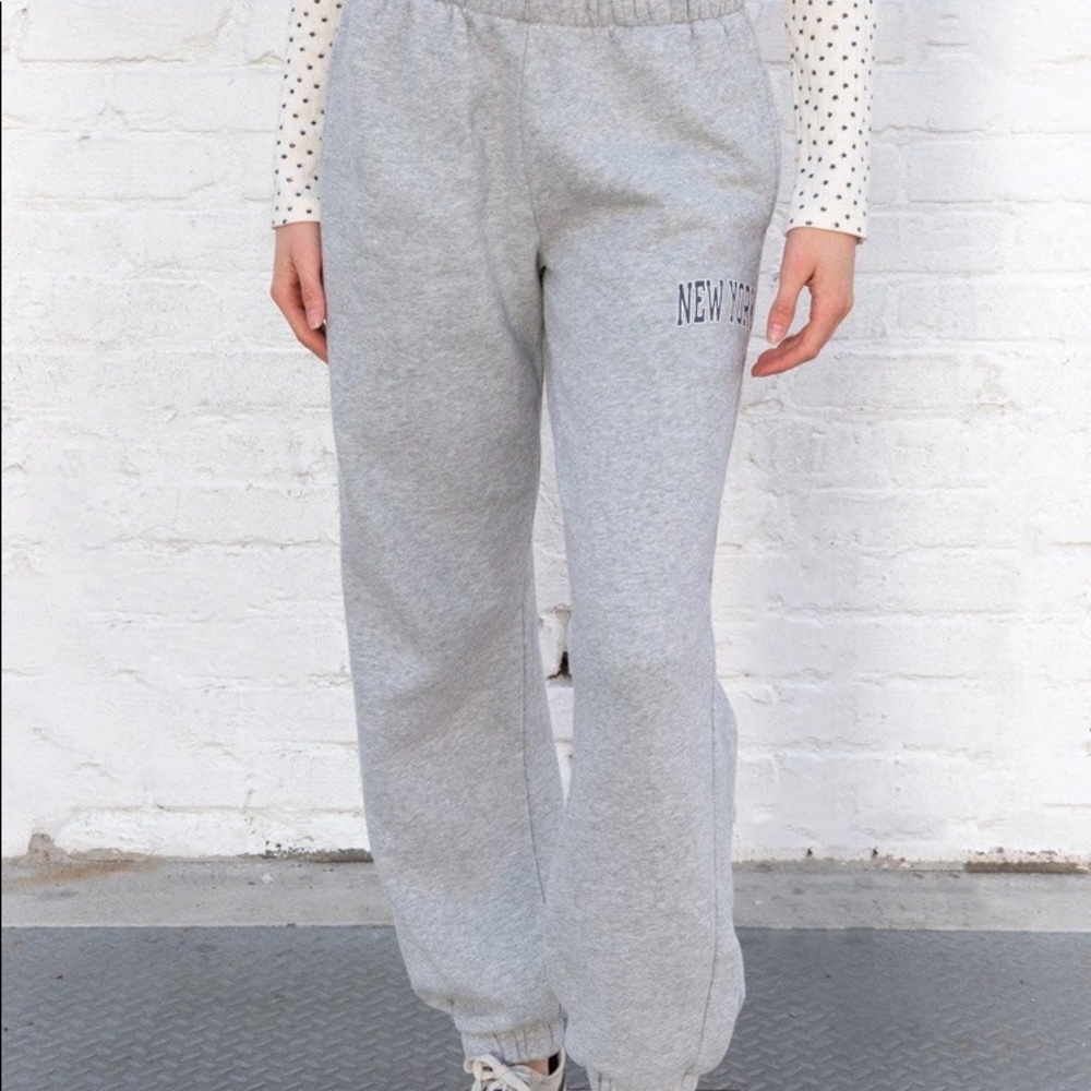 Brandy Melville Rosa New York Sweatpants